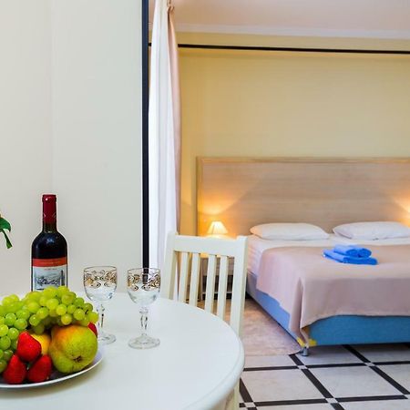 Bmg Hotel Suchumi Zewnętrze zdjęcie
