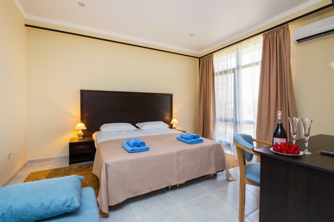 Bmg Hotel Suchumi Zewnętrze zdjęcie