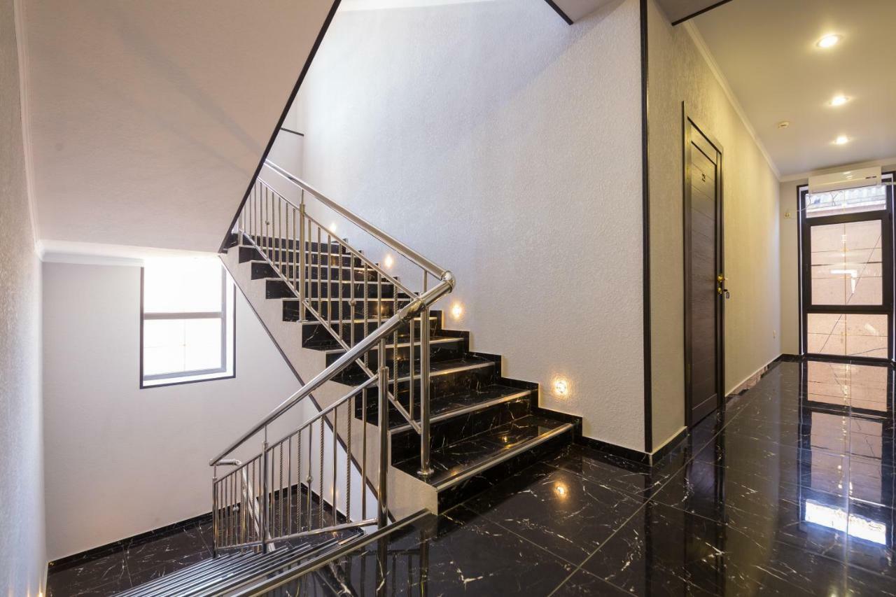 Bmg Hotel Suchumi Zewnętrze zdjęcie