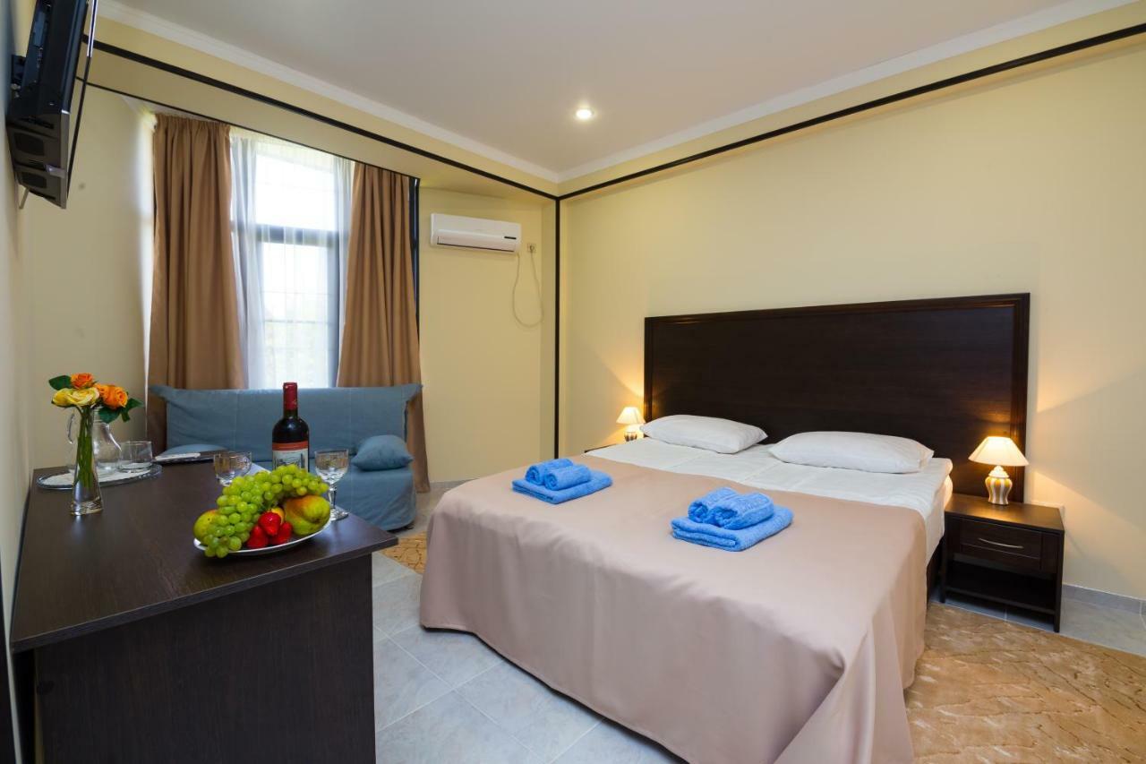 Bmg Hotel Suchumi Zewnętrze zdjęcie