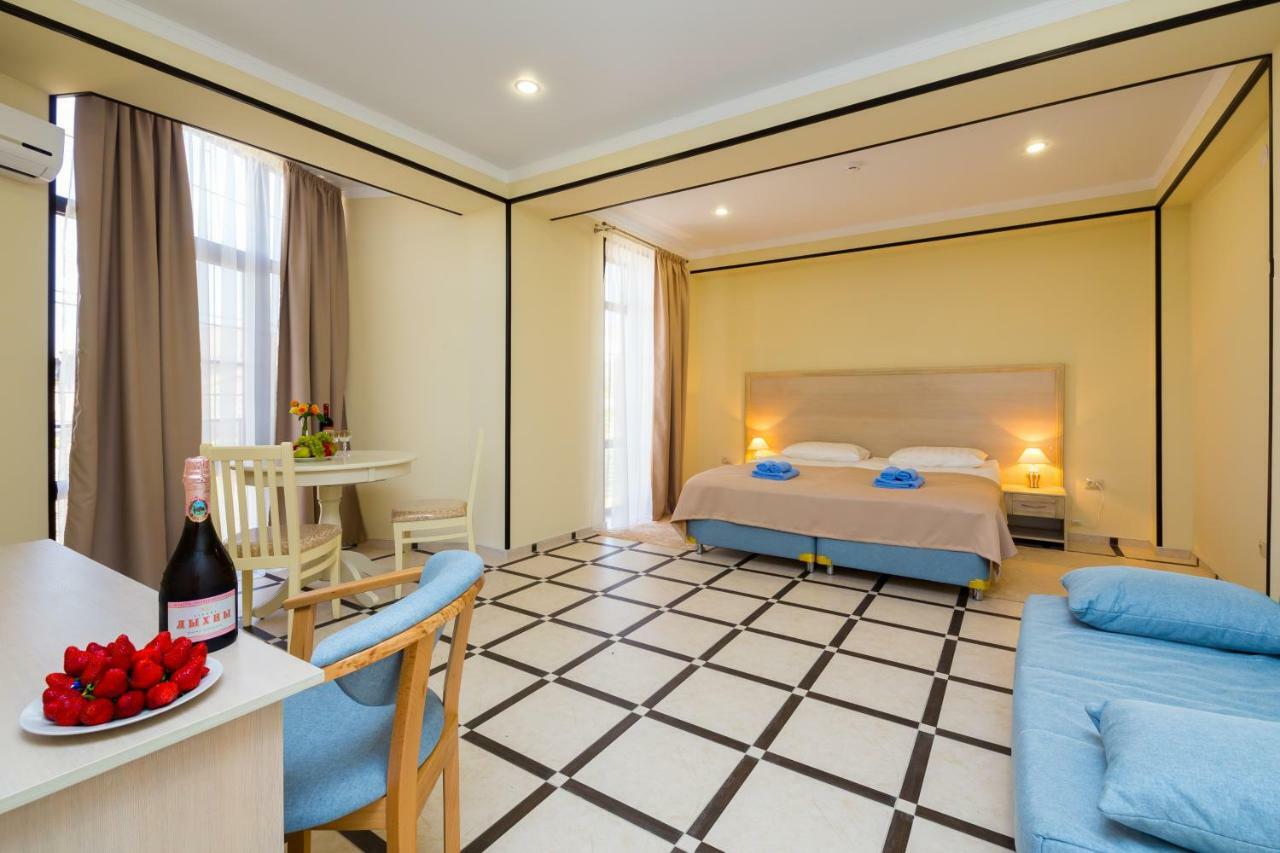 Bmg Hotel Suchumi Zewnętrze zdjęcie