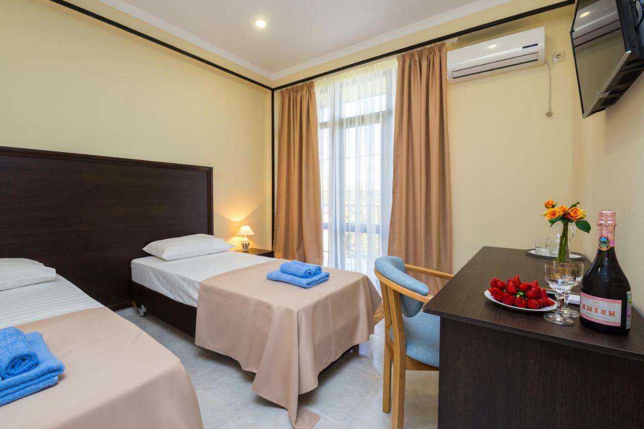 Bmg Hotel Suchumi Zewnętrze zdjęcie