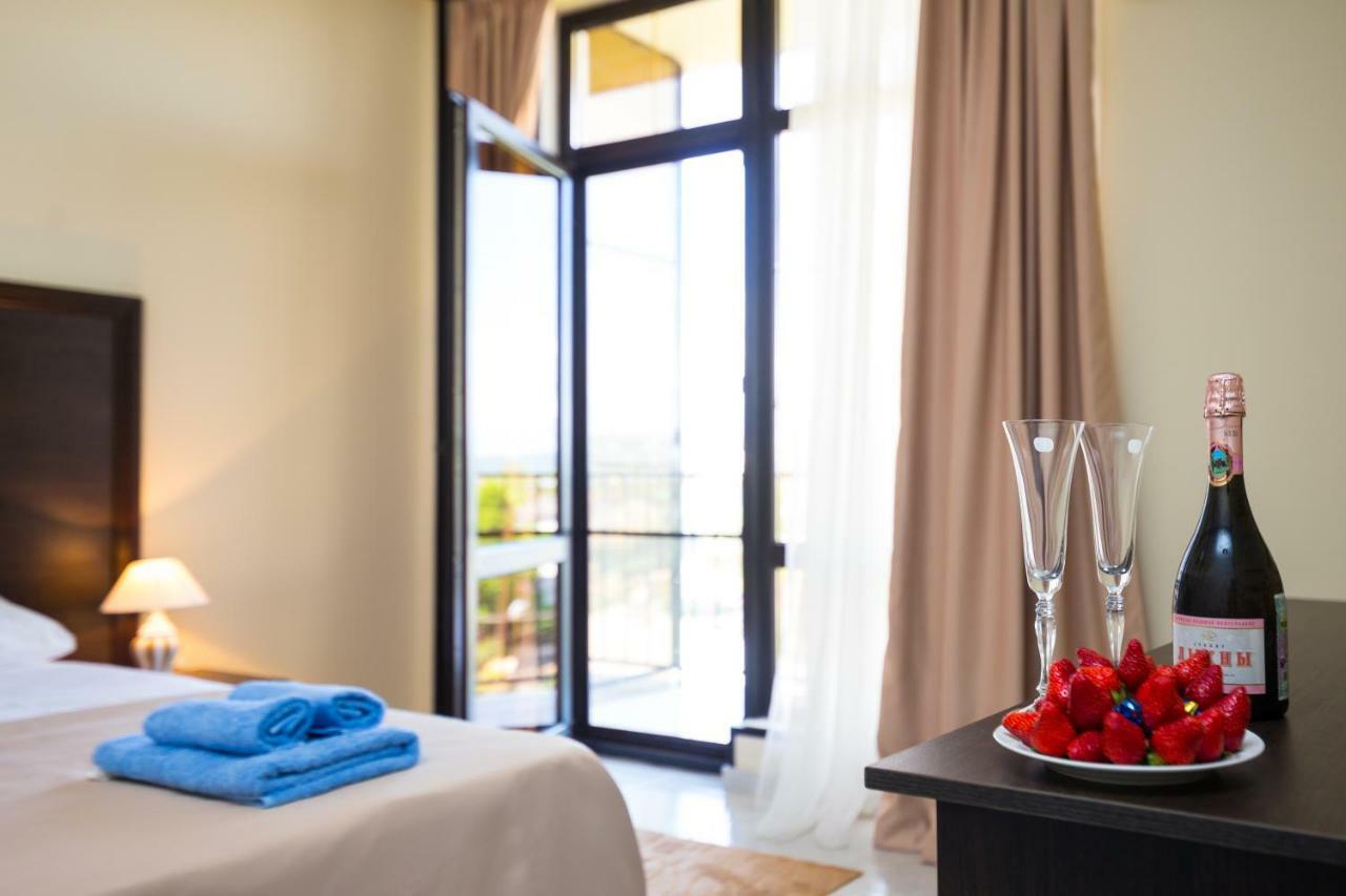 Bmg Hotel Suchumi Zewnętrze zdjęcie